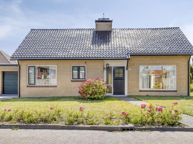 Anna van Bourgondiestraat 34, Sint-Annaland