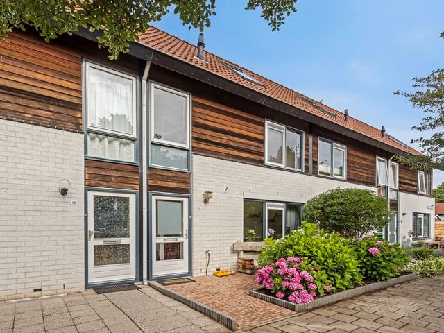 Vlierbesplein 19, Zeewolde