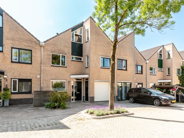 Madernastraat 5, Almere