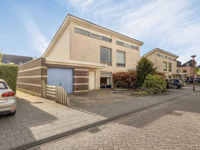 Bellinistraat 1, Oud-Beijerland