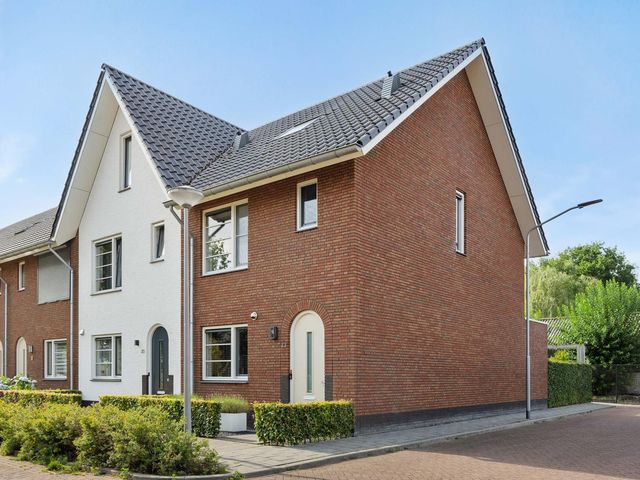 Meerkensloop 23, Heesch