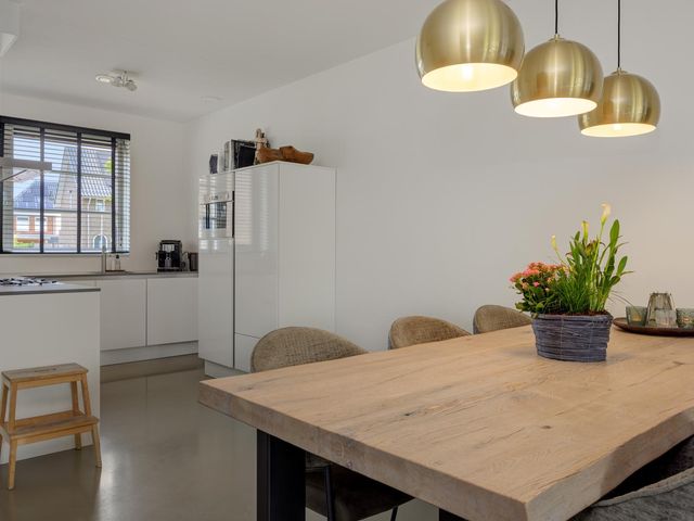 Meerkensloop 23, Heesch