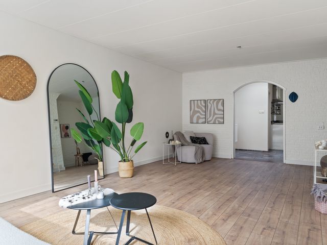 Middelharnissestraat 12, Schiedam