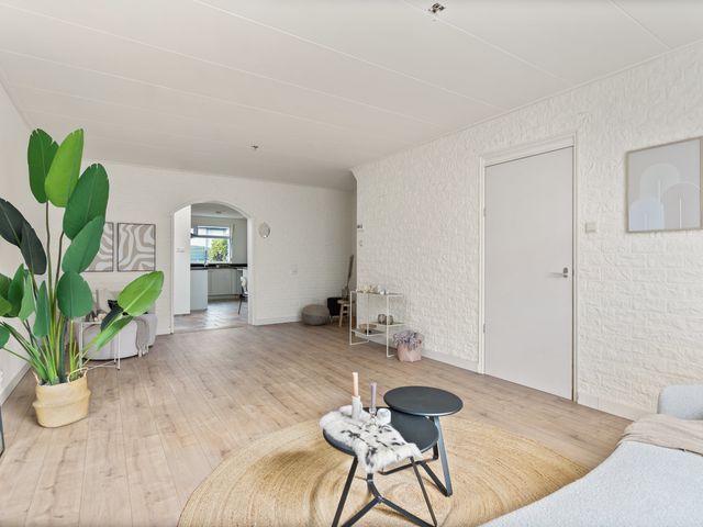 Middelharnissestraat 12, Schiedam