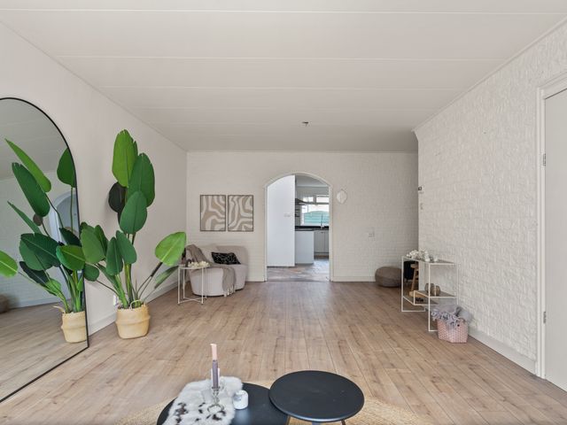 Middelharnissestraat 12, Schiedam