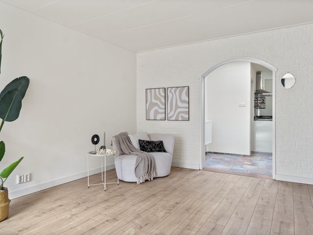 Middelharnissestraat 12, Schiedam