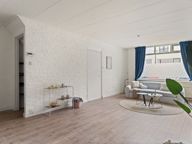 Middelharnissestraat 12, Schiedam