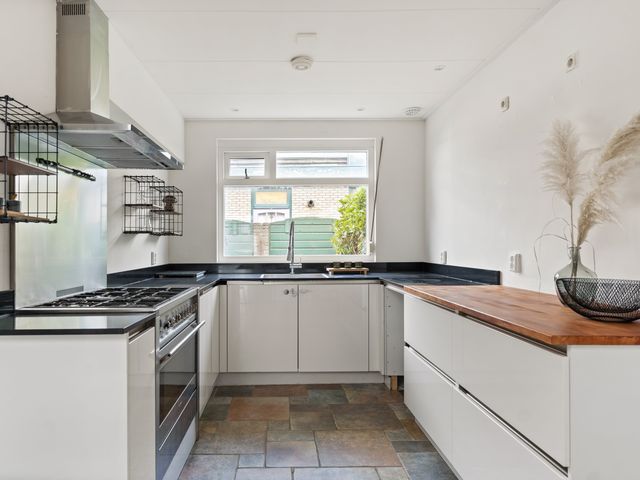 Middelharnissestraat 12, Schiedam