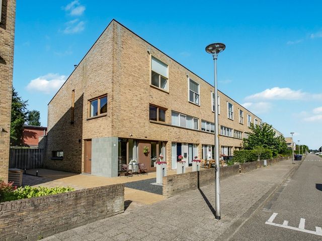 Koolzaadlaan 21, Zeewolde