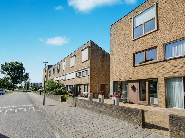 Koolzaadlaan 21, Zeewolde
