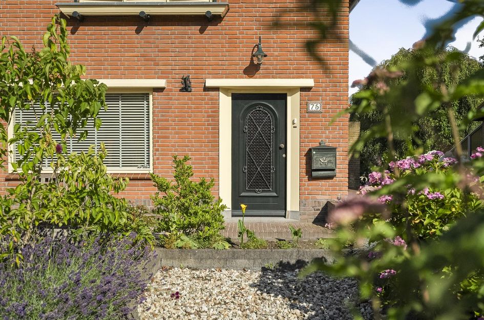 Burg. Lovinkstraat 75