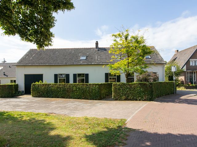 Valkstraat 10, Overasselt
