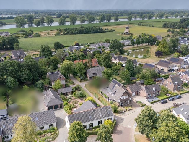Valkstraat 10, Overasselt