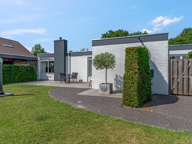 A. Nieboerplein 7, Zetten