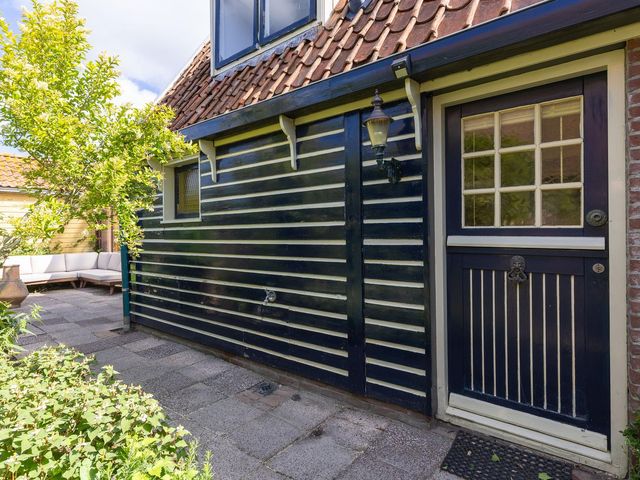Dorpsstraat 111, Winkel