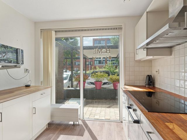 Laan der V.O.C. 83, Almere