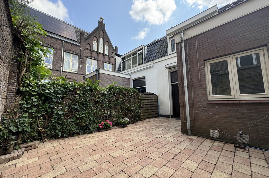 Adriaanstraat 22