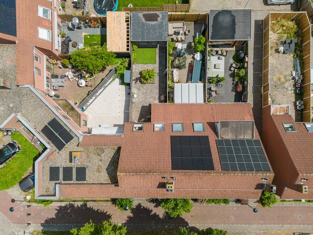 Perengaard 16, Spijkenisse