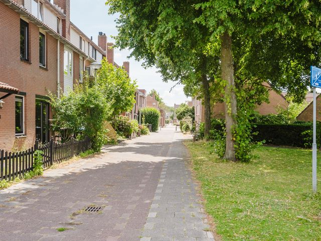 Perengaard 16, Spijkenisse