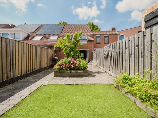 Perengaard 16, Spijkenisse