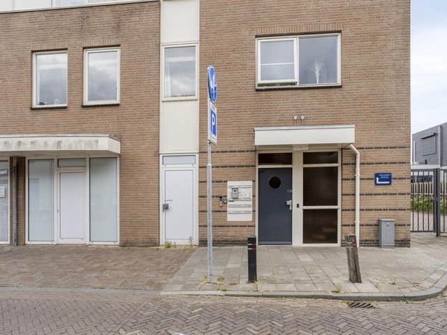 Schoolstraat 7, Made
