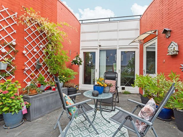 Hennahof 55, Almere
