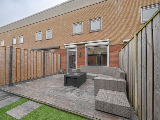 Marguerite Durasstraat 82, Spijkenisse