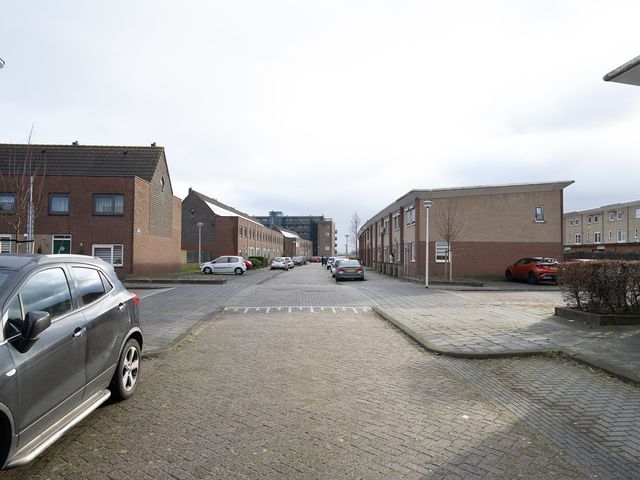 Marguerite Durasstraat 82, Spijkenisse