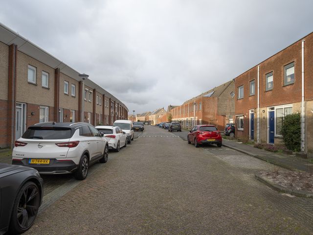Marguerite Durasstraat 82, Spijkenisse
