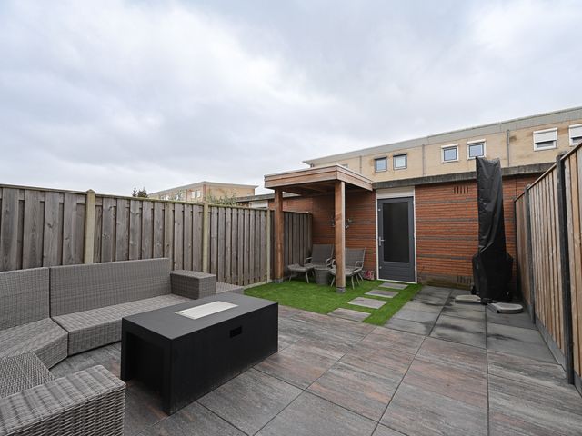 Marguerite Durasstraat 82, Spijkenisse