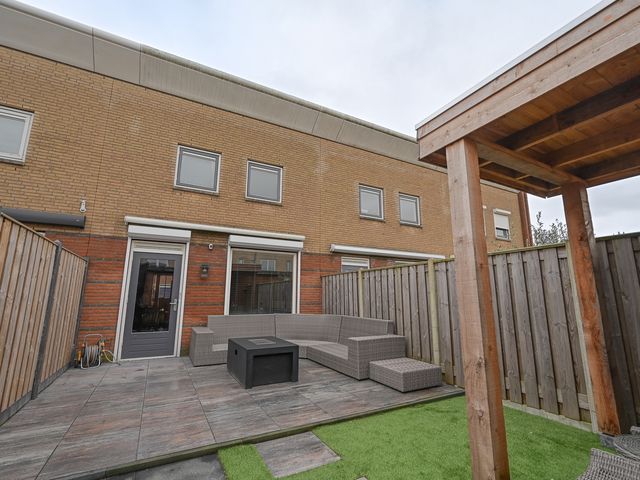 Marguerite Durasstraat 82, Spijkenisse