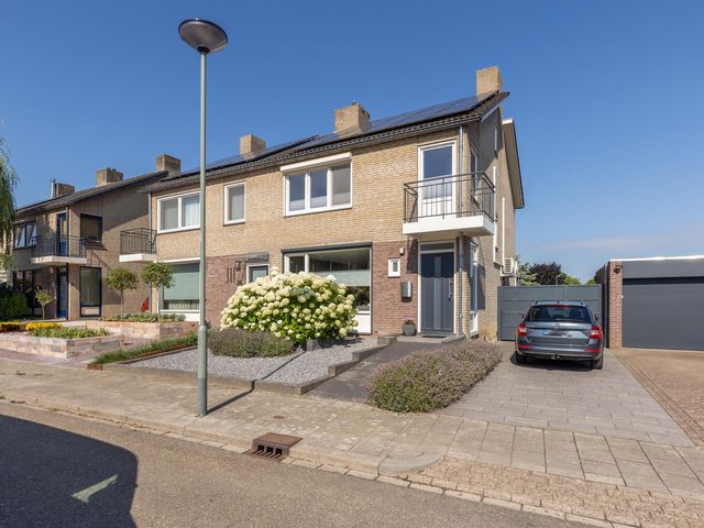 Burg. Luytenstraat 22, Munstergeleen