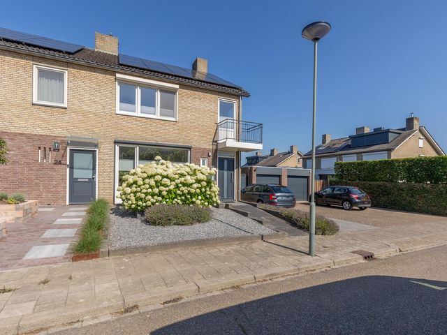 Burg. Luytenstraat 22, Munstergeleen