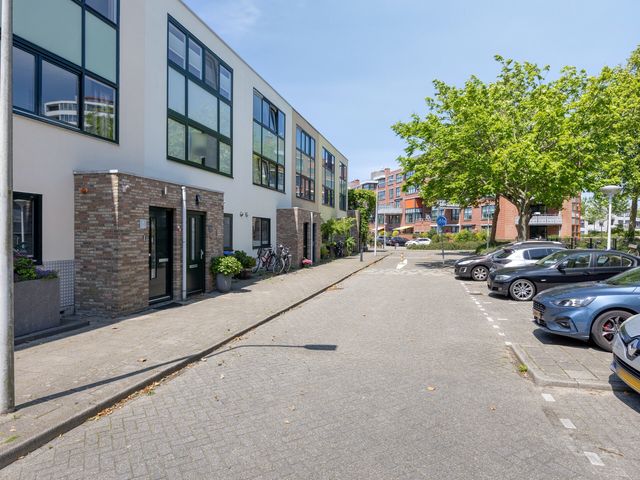 Louise Hardenbergsingel 11, Leiden
