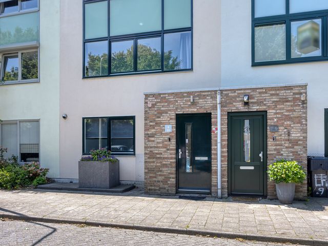 Louise Hardenbergsingel 11, Leiden