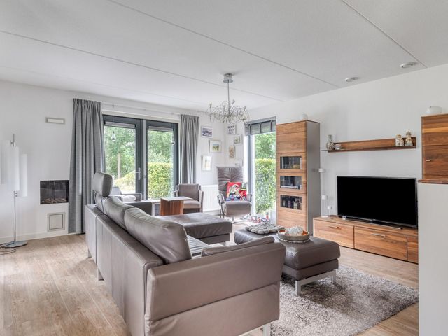 Oesterdam 167, Tholen