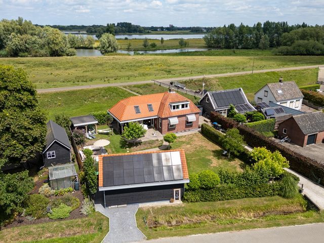 Groenendijk 8, Woudrichem