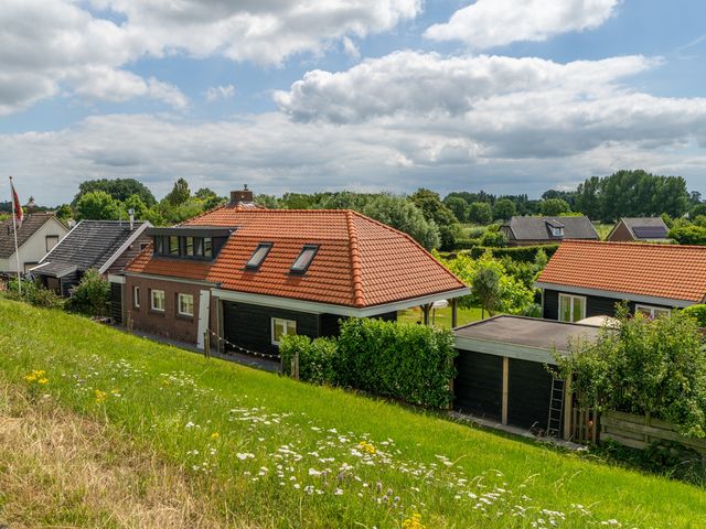 Groenendijk 8, Woudrichem