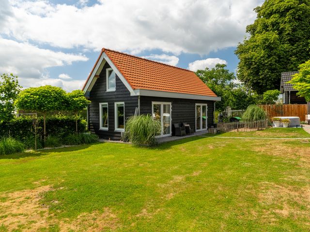 Groenendijk 8, Woudrichem