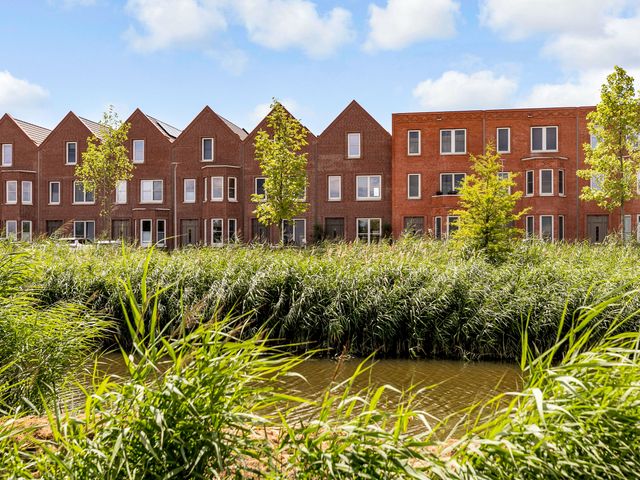 Cypruskade 12, Almere