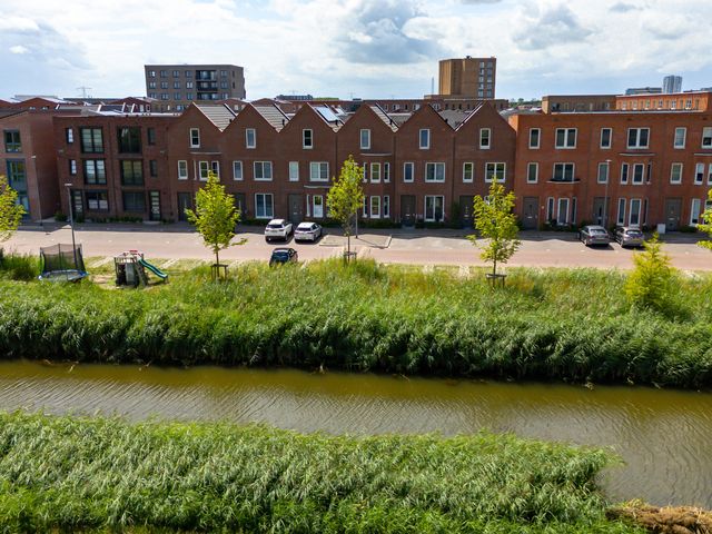 Cypruskade 12, Almere