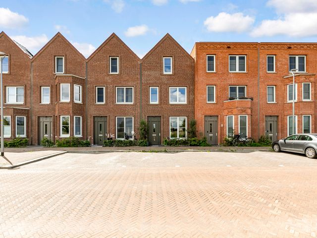 Cypruskade 12, Almere