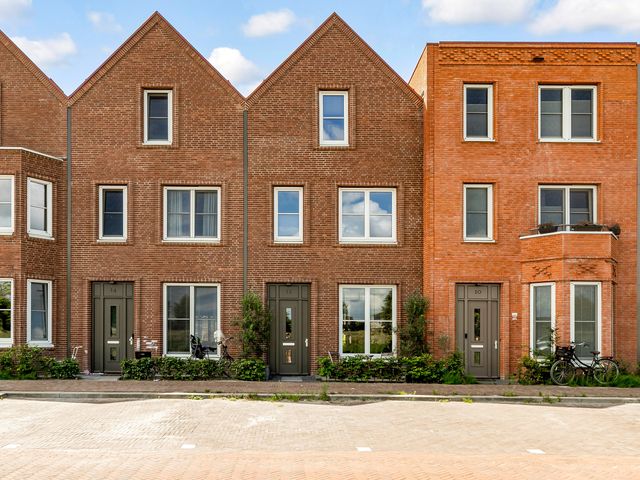 Cypruskade 12, Almere