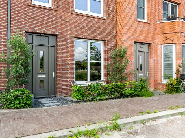Cypruskade 12, Almere