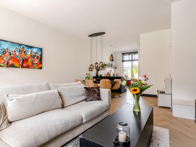 Cypruskade 12, Almere