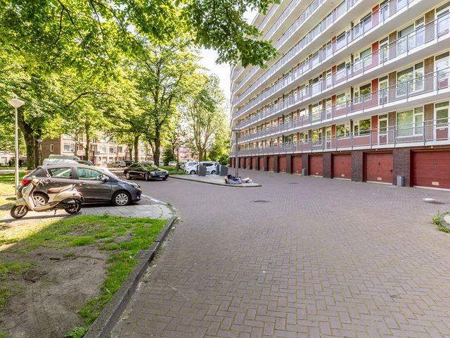 Burgemeester de Vlugtlaan 325, Amsterdam