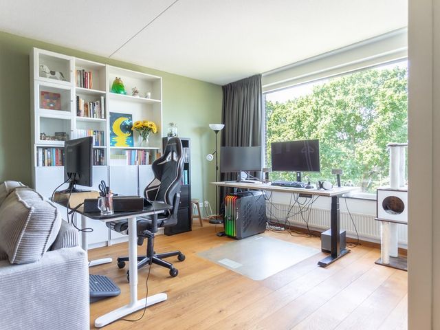 De Klok 76, Vlijmen
