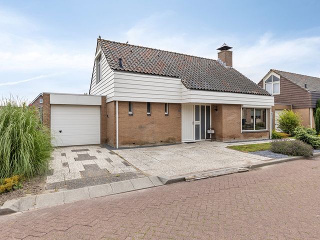 Volkerakstraat 15, Herkingen