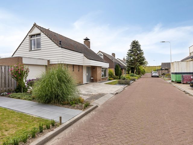 Volkerakstraat 15, Herkingen