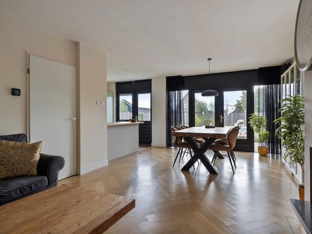 Volkerakstraat 15, Herkingen